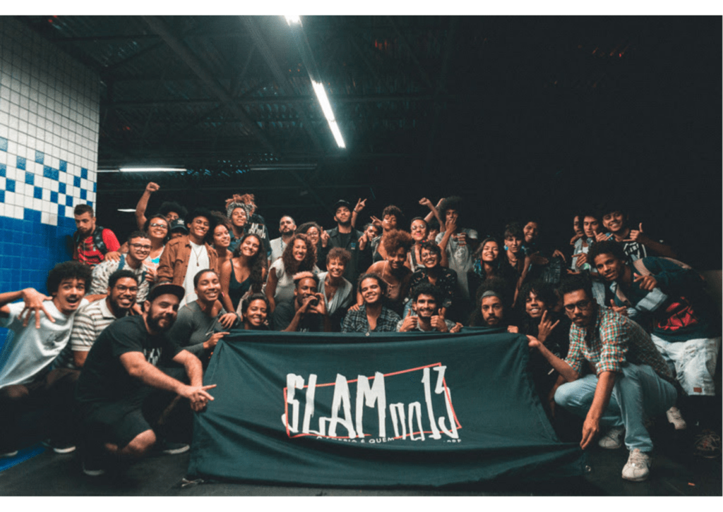 Coletivo Slam do 13 lança o livro A poesia é quem vence